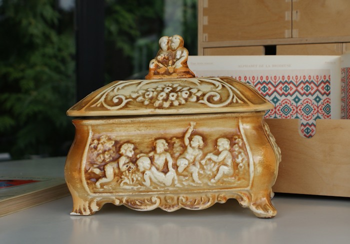 brocante-couture-broderie-LLF