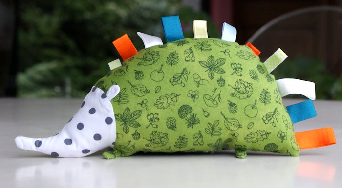 Léon le Hérisson par Laissons Lucie Faire - tuto gratuit by Shanouk)