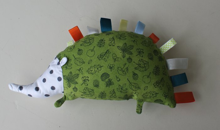 Léon le Hérisson par Laissons Lucie Faire - tuto gratuit by Shanouk)