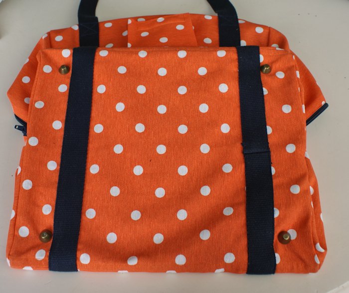 Sac de transport pour surjeteuse réalisé lors d'un atelier chez Les Cousettes