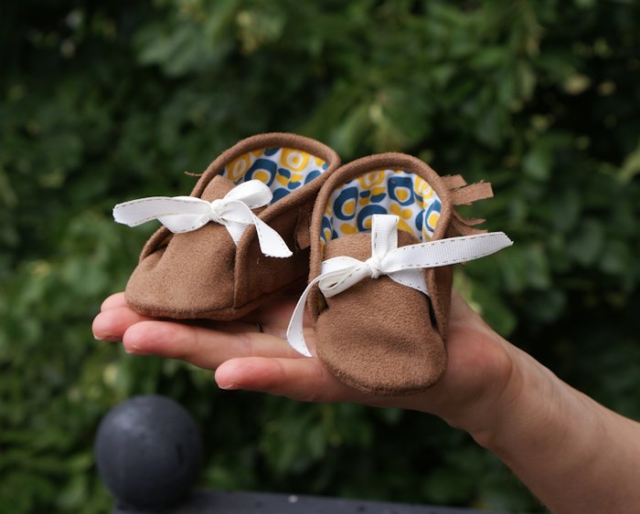 Mocassins de petite Apache. Patron gratuit Schwin & Schwin.