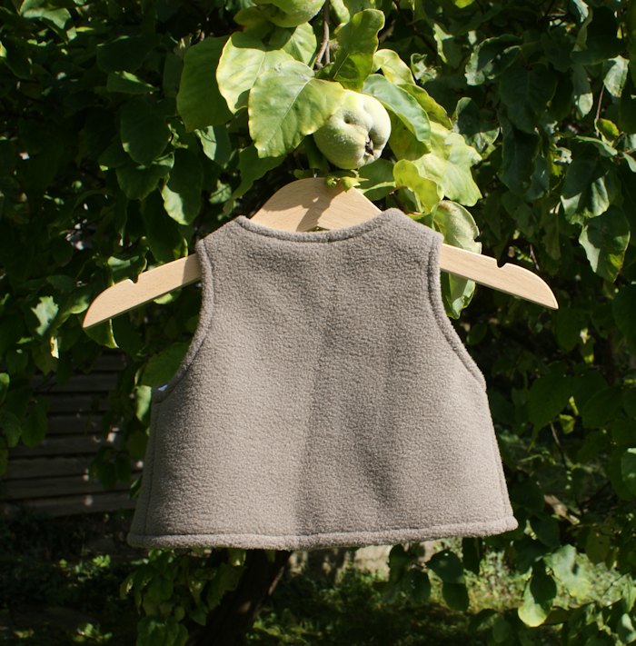 Gilet de bébé d'après le tuto de France Duval Stalla