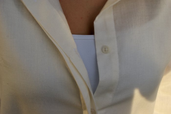 Blouse Venue La Maison Victor. Patte de boutonnage cachée.