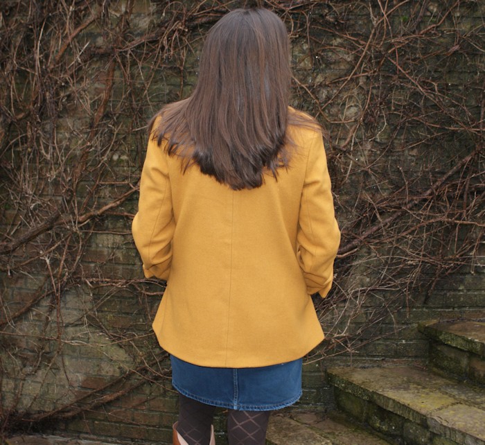 Manteau Saint-Michel moutarde par Laissons Lucie Faire