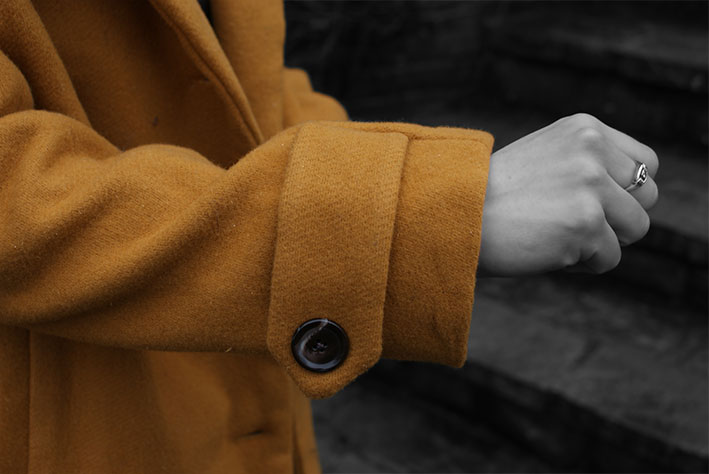 Manteau Saint-Michel moutarde par Laissons Lucie Faire