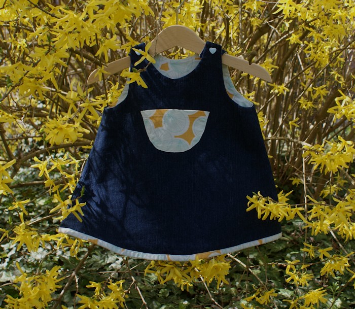 Robe chasuble Les Intemportels pour bébé - par Laissons Lucie Faire