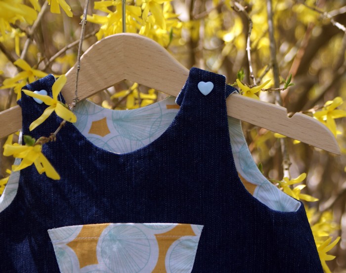 Robe chasuble Les Intemportels pour bébé - par Laissons Lucie Faire