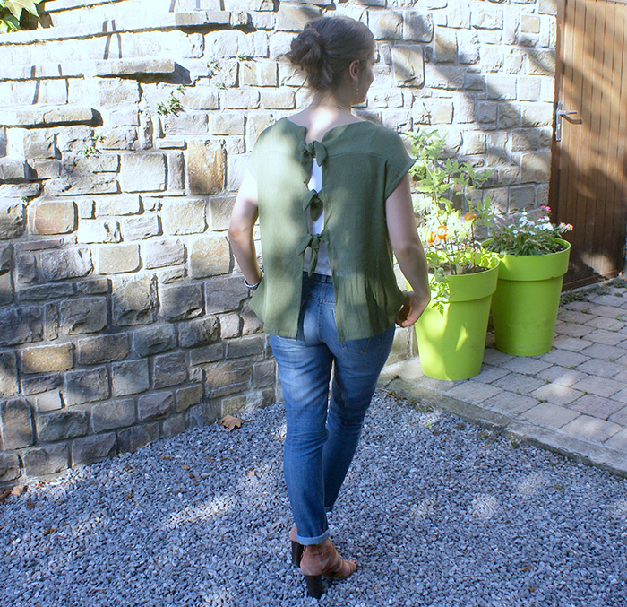 Top kaki Burda couture facile à noeuds - Laissons Lucie Faire
