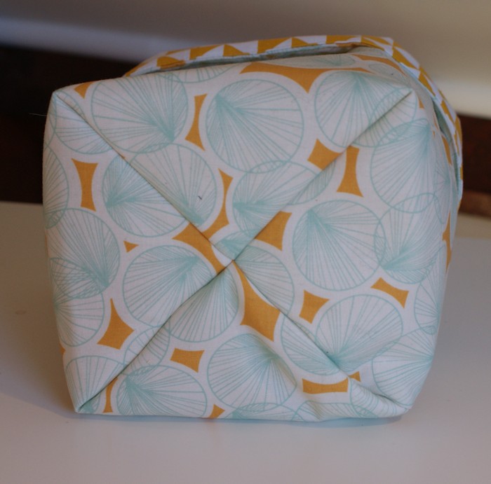 Poubelle de table Les Cousettes (tuto gratuit) et poire vaudou pique-épingles