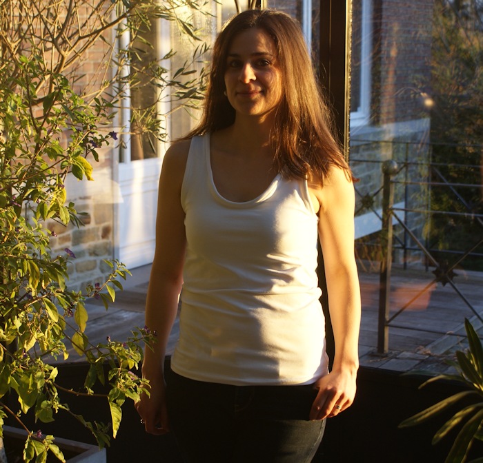 Débardeur en jersey par Laissons Lucie Faire - tuto Elna basics gratuit