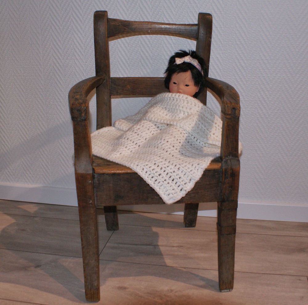 Baby doll blanket au crochet par Laissons Lucie Faire