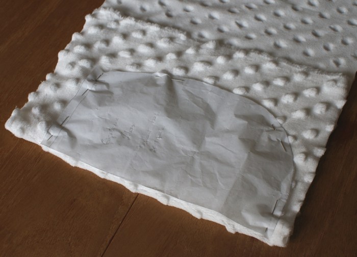 Gigoteuse Lilou pour poupon de 30 cm, patron et tuto gratuits par Laissaons Lucie Faire