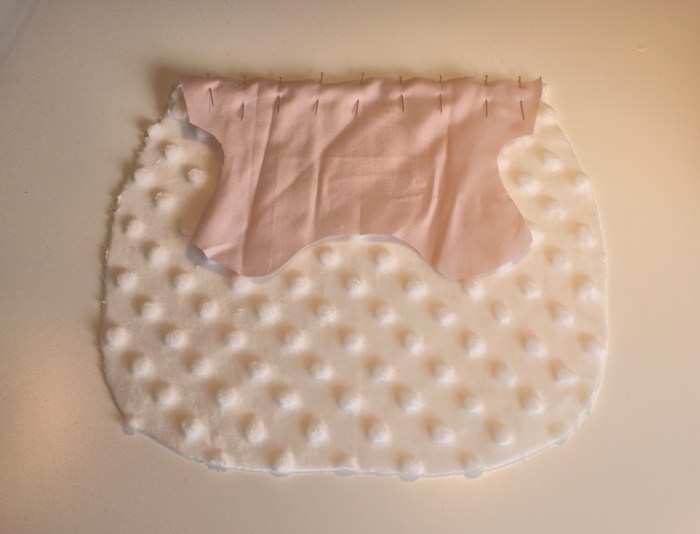 Gigoteuse Lilou pour poupon de 30 cm, patron et tuto gratuits par Laissaons Lucie Faire