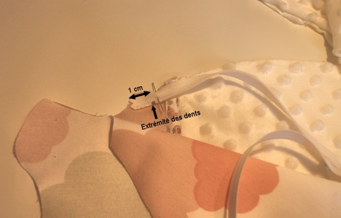 Gigoteuse Lilou pour poupon de 30 cm, patron et tuto gratuits par Laissaons Lucie Faire