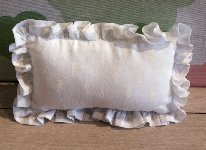 Lit et gigoteuse pour bébé Corolle par Laissons Lucie Faire