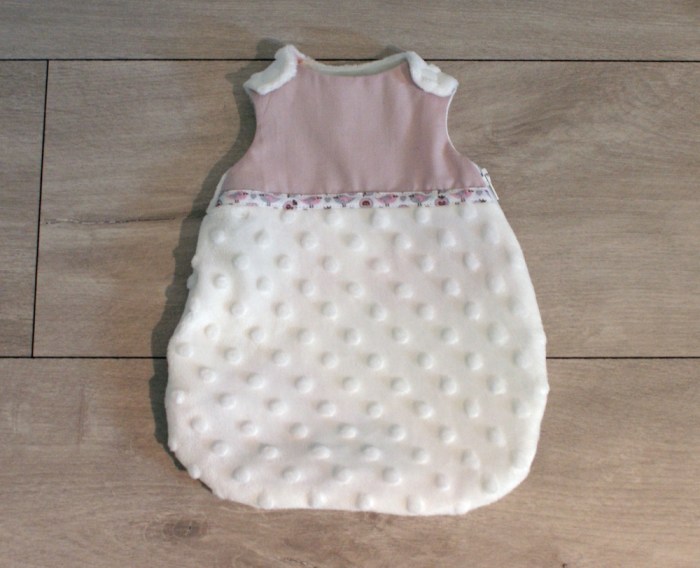 Lit et gigoteuse pour bébé Corolle par Laissons Lucie Faire