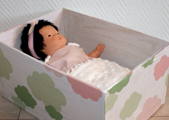 Lit et gigoteuse pour bébé Corolle par Laissons Lucie Faire