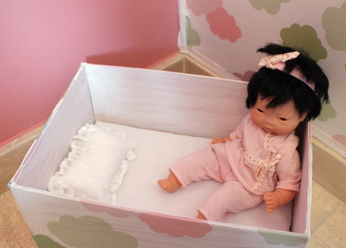 Lit et gigoteuse pour bébé Corolle par Laissons Lucie Faire