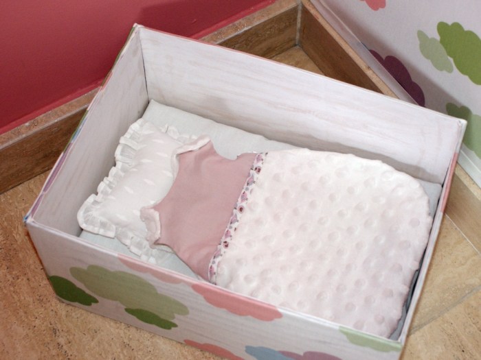 Lit et gigoteuse pour bébé Corolle par Laissons Lucie Faire