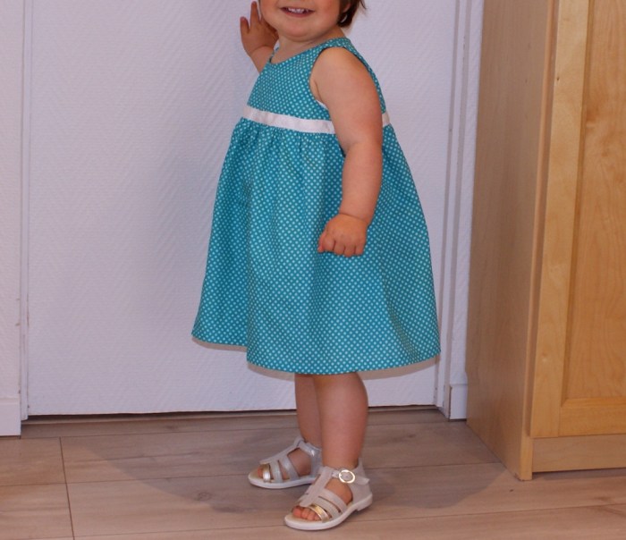 Robe froncée les Intemporels pour bébés par Laissons Lucie Faire