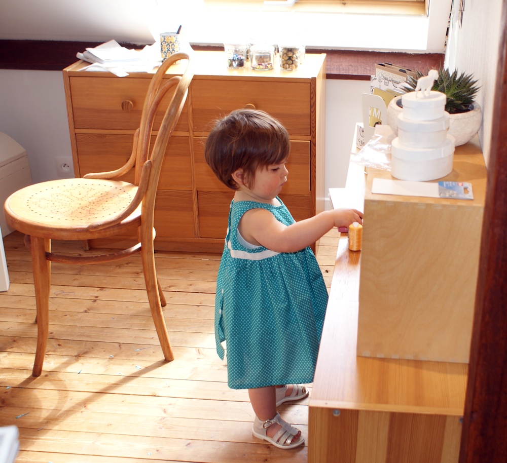 Robe froncée les Intemporels pour bébés par Laissons Lucie Faire