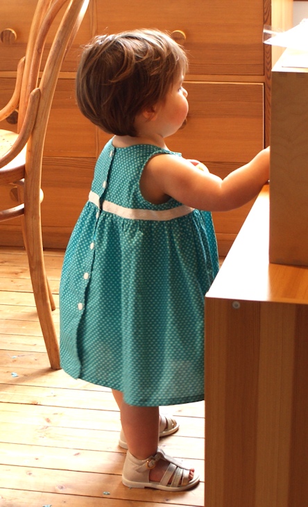 Robe froncée les Intemporels pour bébés par Laissons Lucie Faire