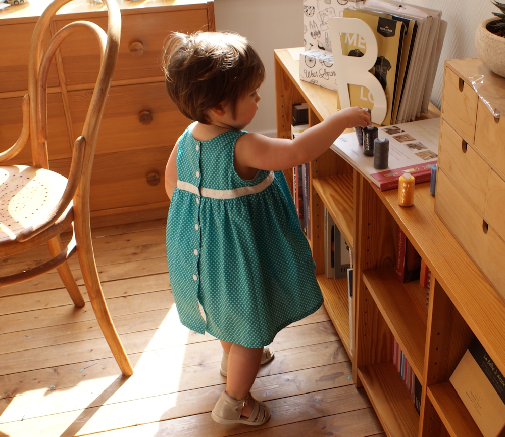 Robe froncée les Intemporels pour bébés par Laissons Lucie Faire