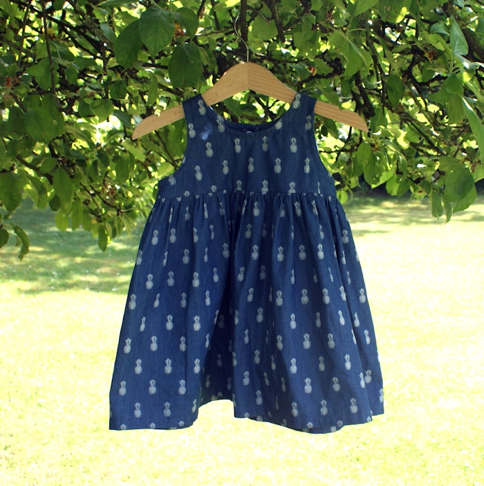 Robe froncée les Intemporels pour bébé par Laissons Lucie Faire