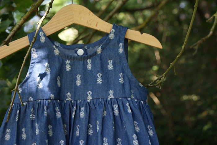 Robe froncée les Intemporels pour bébé par Laissons Lucie Faire