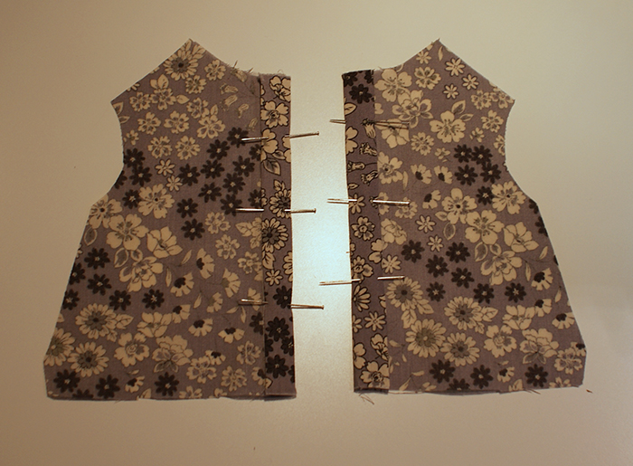 Tuto de blouse à col Claudine pour poupon Corolle de 30 cm par Laissons Lucie Faire