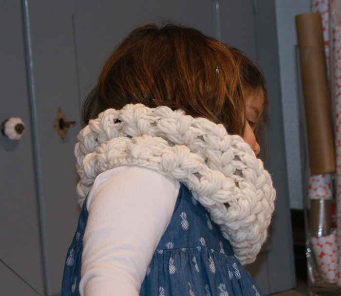 Snood au crochet, point épis, par Laissons Lucie Faire
