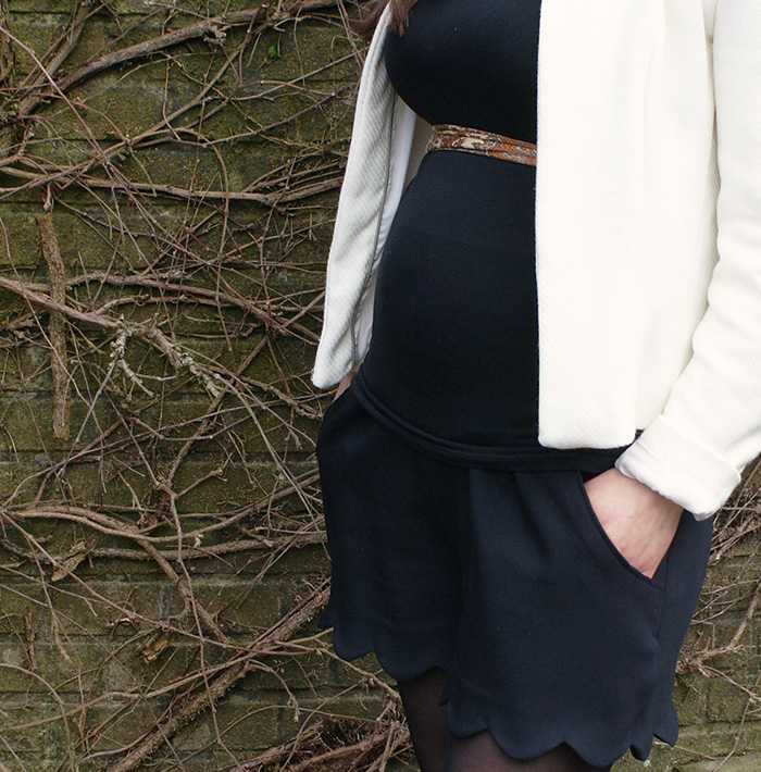 Short châtaigne Deer and Doe de maternité à festons par Laissons Lucie Faire