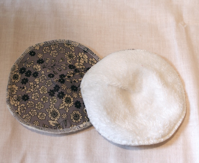 Compresses d'allaitement lavables : le tuto par Laissons Lucie Faire