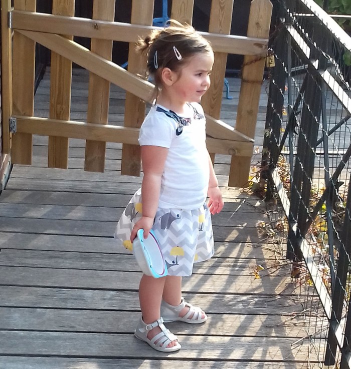 Jupe pour fillette à taille élastiquée par Laissons Lucie Faire