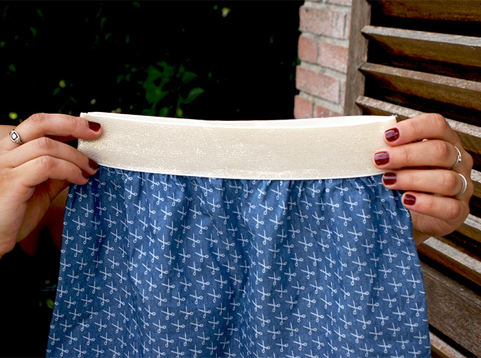 Jupe pour fillette à taille élastiquée par Laissons Lucie Faire