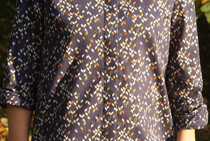 Blouse Venue La Maison Victor, batiste de coton Atelier Brunette twist dark blue, par Laissons Lucie Faire