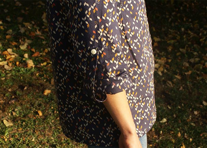 Blouse Venue La Maison Victor, batiste de coton Atelier Brunette twist dark blue, par Laissons Lucie Faire