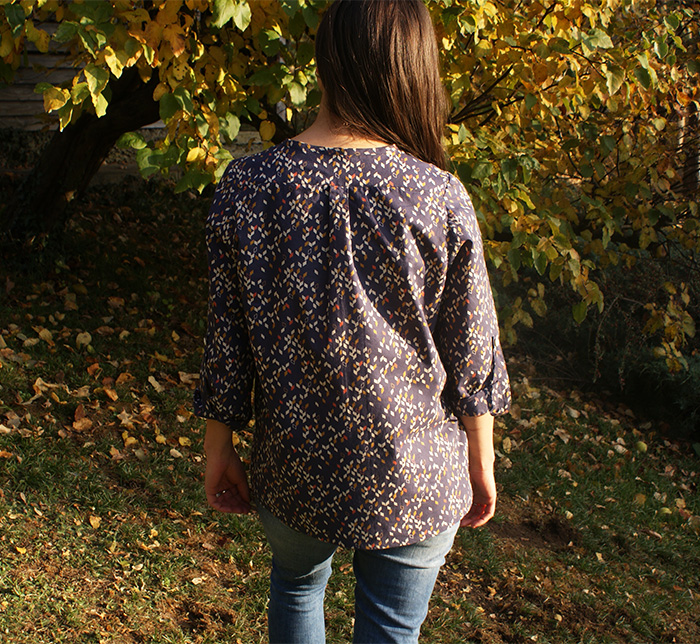 Blouse Venue La Maison Victor, batiste de coton Atelier Brunette twist dark blue, par Laissons Lucie Faire