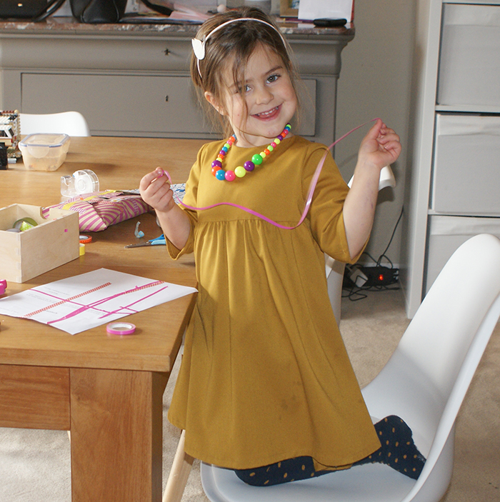 Robe Burda fillette par Laissons Lucie Faire