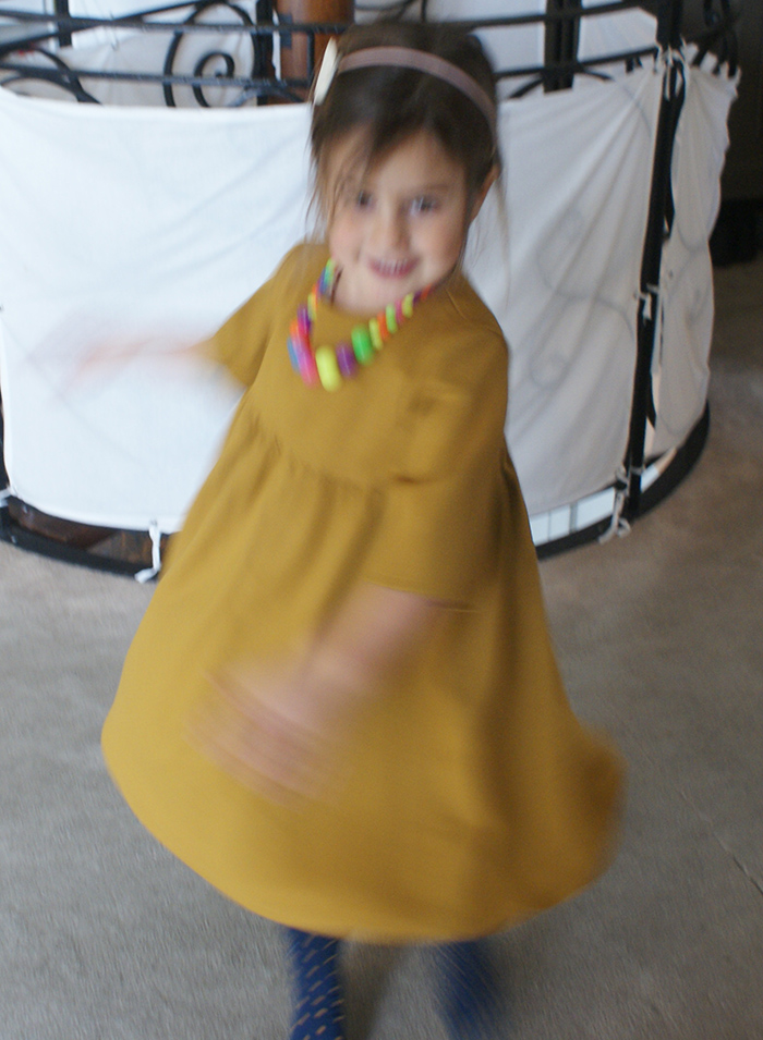 Robe Burda fillette par Laissons Lucie Faire