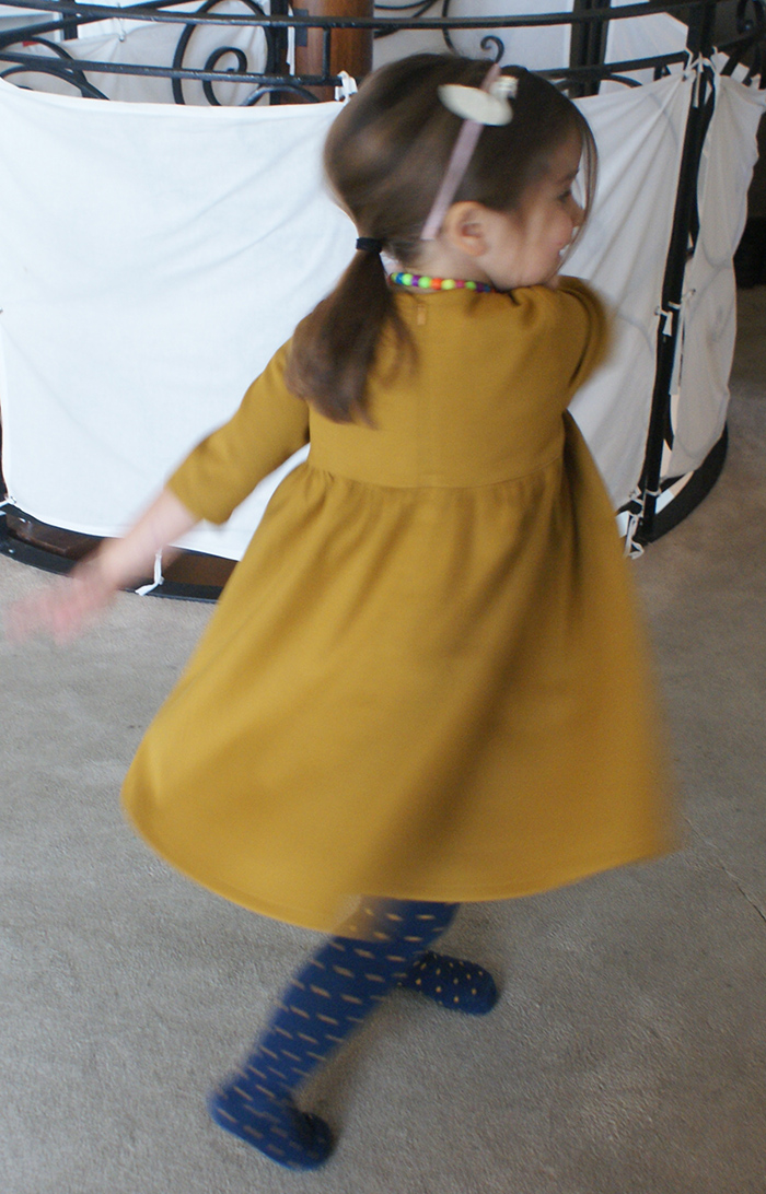 Robe Burda fillette par Laissons Lucie Faire