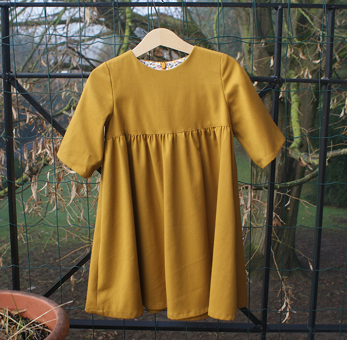 Robe Burda fillette par Laissons Lucie Faire